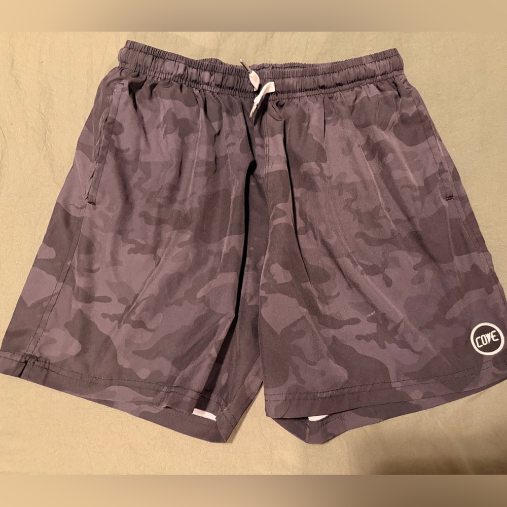Cove Men's Shorts in Light Gray and Black Camo